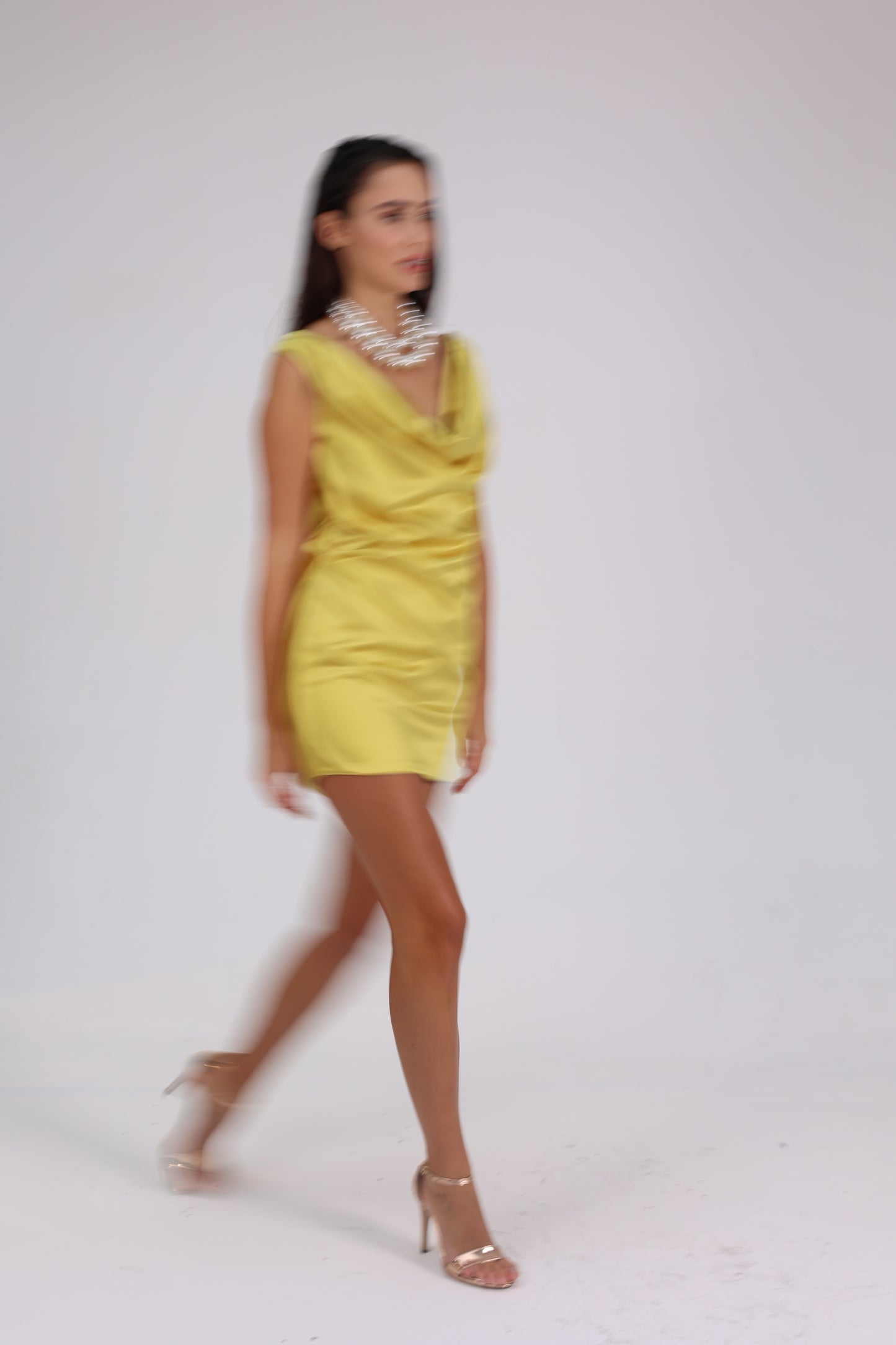 Luna Elegance - Sarı Degaje Yaka Saten Elbise